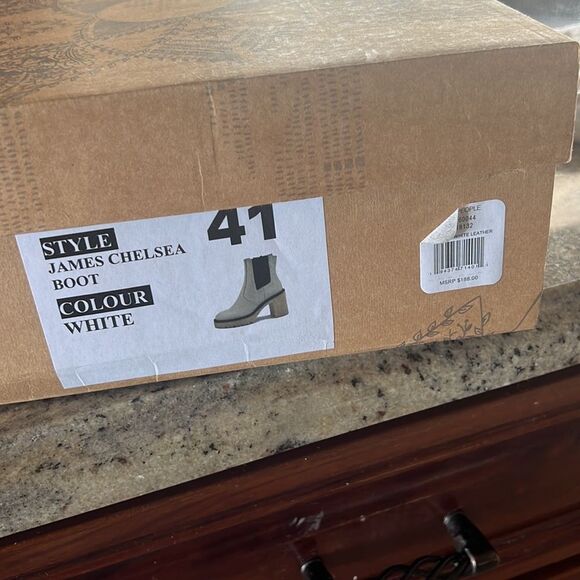 THE FREE PEOPLE JAMES CHELSEA BOOT IN WHITE 41 - Picture 2 of 9